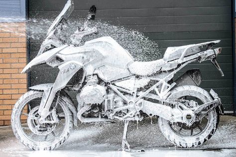 How To Wash A Motorcycle Mx Bikes, Washer Machine, Motorcycle Style, Motorcycle Bike, Pressure Washer, Car Wallpapers, Car Wash, Cool Gadgets, Patio Garden