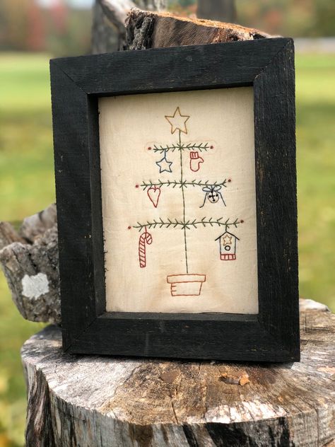 Primitive Stitchery Christmas, Primitive Embroidery Patterns, Country Tree, Primitive Stitching, Dog Pillows, Primitive Embroidery, Barn Boards, Primitive Stitchery, Christmas Wood Crafts