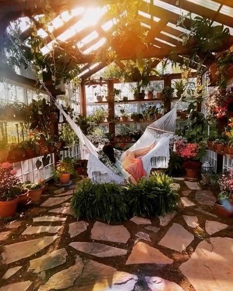 Terasse Ideas, Vaughan House, Diy Greenhouse Plans, Garden Hammock, Am I Dreaming, Home Greenhouse, Backyard Greenhouse, Greenhouse Plans, Greenhouse Gardening