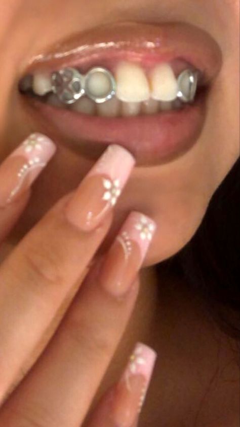 Flower Grillz, Nails, Flowers