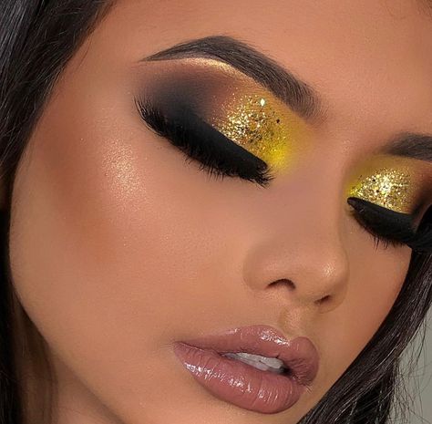 Makeover Ideas For Women, Black And Gold Makeup, Yellow Eye Makeup, Maquillage Yeux Cut Crease, Make Up Designs, Dark Eye Makeup, Bright Eye Makeup, Yellow Makeup, Yellow Eyeshadow