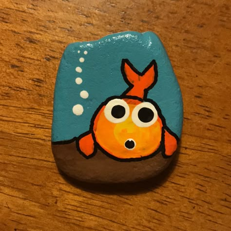 Gone Fishing Rock Painting, Fish Painted Rocks Ideas, Fish Painted On Rocks, Fishing Painted Rocks Ideas, Lover Painting, Fishing Rocks Painted Stones, Garden Decor Crafts, Fish Rocks, Shell Painting