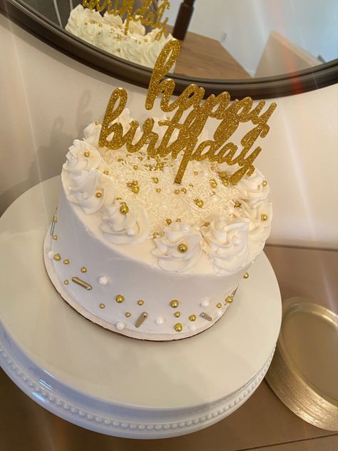 Cake Ideas For Golden Birthday, Birthday Cake For Golden Birthday, Cakes For Golden Birthday, Golden Birthday Ideas Cake, Fearless Birthday Cake, White And Gold Bday Cake, White Cake With Gold Accents, 18th Birthday Cake White And Gold, Golden Birthday Cakes For Girls Gold