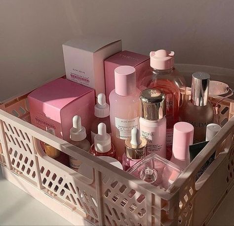 23 Stylish and Practical Perfume Storage Ideas Skincare Storage Ideas, Skincare Basket, Skincare Organisation, Perfume Storage Ideas, Skin Care Storage, Skin Care Organizer, Skincare Organiser, Best Skincare Routine, Makeup Organiser