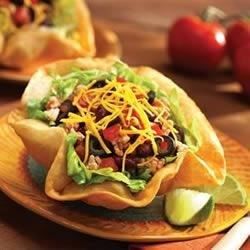 Try this surprisingly simple technique to turn a simple tortilla into a dramatic, edible salad bowl. Taco Salad Shells, Taco Salad Recipe Healthy, Layered Taco Salads, Taco Salad Ingredients, Taco Salad Doritos, Taco Salad Bowls, Keto Taco Salad, Tortilla Bowls, Healthy Tacos Salad