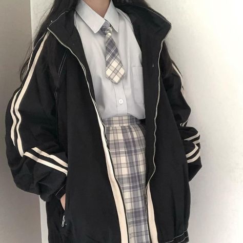 Kawaii Jacket, Vintage 2000s Aesthetic, Preppy Jacket, Japan Autumn, Aesthetic College, School Uniform Fashion, College Jackets, Korean Streetwear, 2000s Aesthetic