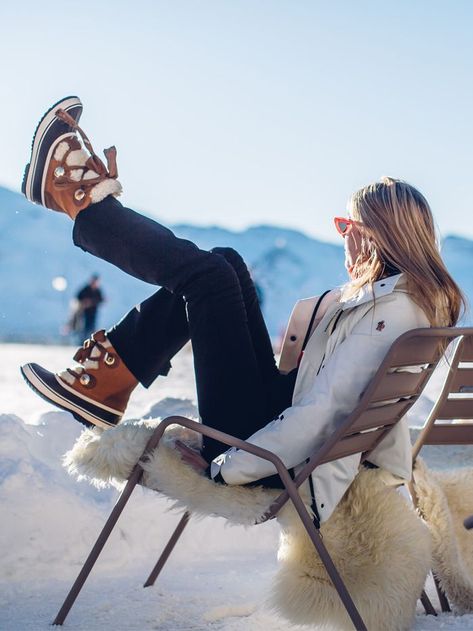 After Skiing Outfit, Cute Apres Ski Outfits, Apres Ski Boots Women, European Ski Outfit, Ski Looks Women, Alpine Outfit, Apres Ski Outfits For Women, Ski Style Women, After Ski Outfit