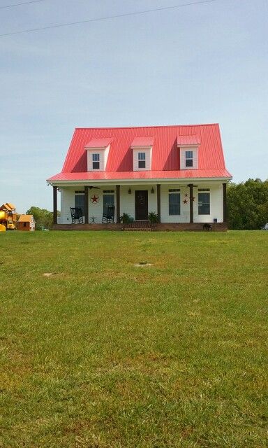 Farmhouse With Tin Roof, Red Metal Roof Houses Color Combos, Homes With Red Roof, Red Tin Roof House Colors, Red Roof Farmhouse, White House With Red Metal Roof, Red Tin Roof House, Homes With Red Metal Roofs, Metal Roof Houses Color Combos