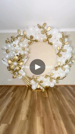 Watch this till the end to see how beautifully this balloon ring came together 🤍 by @lovelyballoon1 #theeventcollectivex | Watch this till the end to see how beautifully this balloon ring came together 🤍 by @lovelyballoon1 #theeventcollectivex | By TheeventcollectivexFacebook Circular Balloon Backdrop, Balloon Ring, Mambo No 5, Lou Bega, Balloon Arrangement, Party Balloons Diy, Balloon Frame, Arch Ideas, Photo Balloons