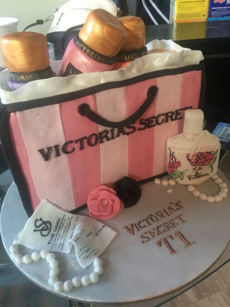 Victoria Secret Cake Ideas, Victoria Secret Birthday Party Theme, Victoria Secret Cake, Victoria Secret Party, 40th Birthday For Women, 17. Geburtstag, Sweet 16 Party Decorations, 30th Birthday Party Decorations, Dream Birthday