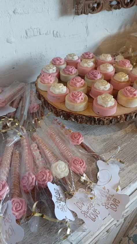 Pink And White Chocolate Covered Oreos, Pink And Gold Chocolate Covered Oreos, Rose Gold Treats, Party Snack Table, Elena Birthday Party, White Chocolate Covered Oreos, Rose Gold Quince, Bridal Shower Treats, Covered Pretzel Rods