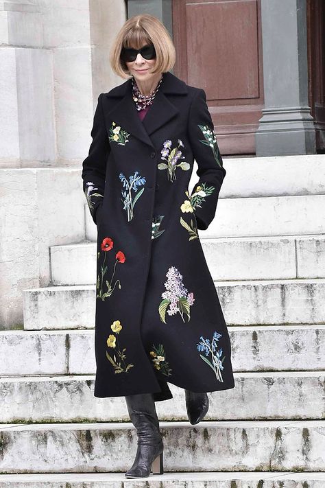 Embroidered Coats For Women, Embroidery Fashion Runway, Embroidery Outfits, Coat Embroidery, Anna Wintour Style, Flower Coat, Embroidery Coat, Hand Knits, Fashion Week Outfit