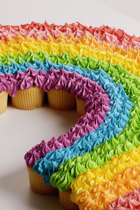 Rainbow Cupcake Cake Template, Diy Rainbow Cupcakes, Rainbow Birthday Party Snacks, Rainbow Cupcake Cakes Pull Apart, Rainbow Cupcakes Ideas, Rainbow Birthday Cupcakes, Rainbow Cupcake Cake, Party Centrepiece, Rainbow Themed Birthday Party