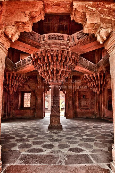 Fatehpur Sikri, Uttar Pradesh, India.  The Throne Pillar in the Diwan-i-Khas (Hall of Private Audience) or Emperor Jalal el-Din Akbar. تاج محل, Fatehpur Sikri, Indian Temple Architecture, India Architecture, Ancient Indian Architecture, Mughal Architecture, Amazing India, Temple Architecture, Jaisalmer