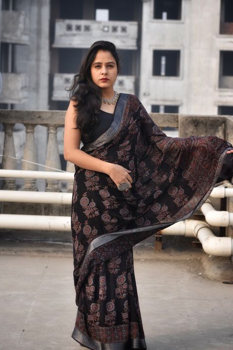 Such dreamy colours are to die for Facebook Black, Black Saree, Dressy Blouse, Friend Outfits, Indian Ethnic Wear, Simple Prints, Crop Top Blouse, Printed Linen, Cotton Saree