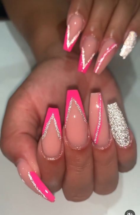 Nail Art Designs Fancy, Cute Gel X Nail Ideas, Pink Concert Nails Ideas, Prom Nails Hot Pink, Bday Nails Pink, Classy Gel Nail Designs, Flamingo Pink Nails, Pink Nails Ideas Glitter, Prom Nails For Pink Dress