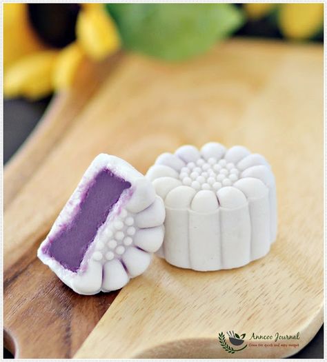 Purple Sweet Potato Snowskin Mooncakes 紫薯冰皮月饼 ~ 2015 | Anncoo Journal - Come for Quick and Easy Recipes Mooncake Recipe, Mooncake Festival, Healthy Superbowl Snacks, Purple Sweet Potato, Purple Sweet Potatoes, Asian Desserts, Mooncake, Japanese Snacks, Mashed Sweet Potatoes