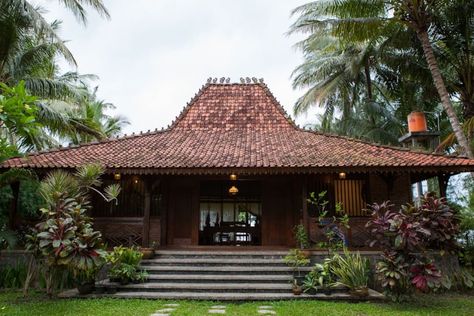 Entire home/apt in Labuhan, Indonesia. Our traditional Javanese house will give you an authentic experience of Indonesia. Waking up to the sounds of the sea will sooth your mind. Our sta... Indonesian House Traditional, Joglo House Java, Joglo House Design, Joglo House, Java House, Indonesian House, Bali House, Colonial Exterior, Traditional Houses