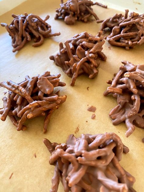 While the combination of peanut butter, butterscotch chips, and chow mein noodles might not initially seem like a winner, they actually work quite well together in this peanut butter haystacks recipe. #peanut #butter #peanutbutter #haystacks Chocolate Peanut Butter Haystacks, Chow Mein Cookies, Peanut Butter Haystacks Recipe, Chow Mein Noodle Cookies, Peanut Butter Haystacks, Chocolate Haystacks, Haystacks Recipe, Drop Cookie, Chow Mein Noodles