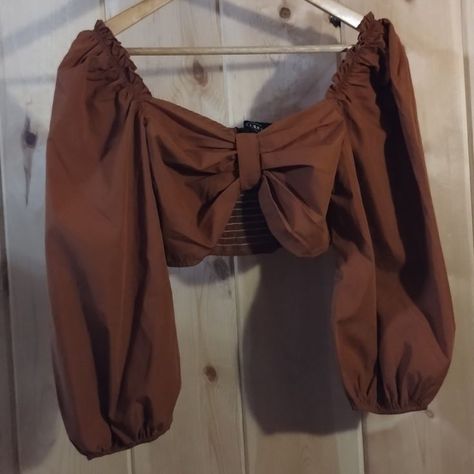 Brown Puff Sleeve Blouse For Day Out, Vaquera Tops, Cute Crop Tops Aesthetic, Designer Crop Top, Crop Top With Sleeves, Crop Top Sewing Pattern, Cider Tops, Curvy Casual Outfits, Classy Short Dresses