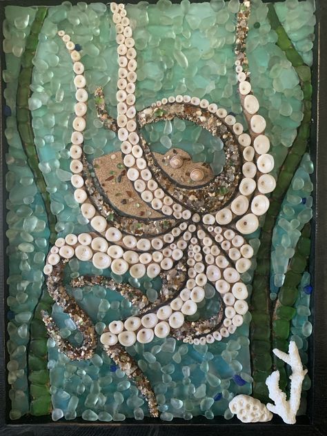 Octopus Seashell Art, Octopus Shell Art, Sea Shell Mosaic, Seashell Octopus, Dolphins Mosaic, Seashell Art Diy, Art Plage, Diy Beach Decor, Art Coquillage