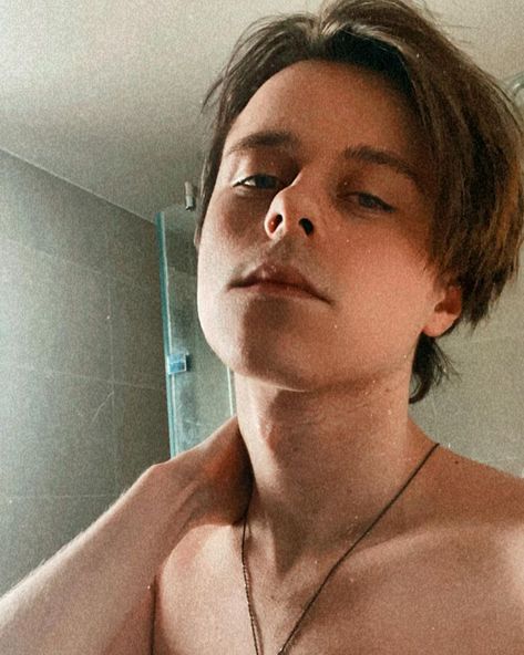 ImAllexx (@imallexx) • Instagram photos and videos British Youtubers, E Boys, Youtubers, Discover Yourself, Express Yourself, A Place, Nose Ring, Instagram Photos, Photo And Video