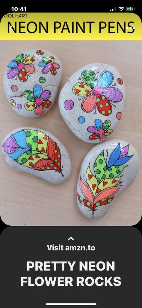 Flower Rocks, Rock Painting Flowers, Rockin Robin, Rock Flowers, Neon Flowers, Happy Stones, Neon Painting, Painted Rocks Craft, Rock Painting Patterns