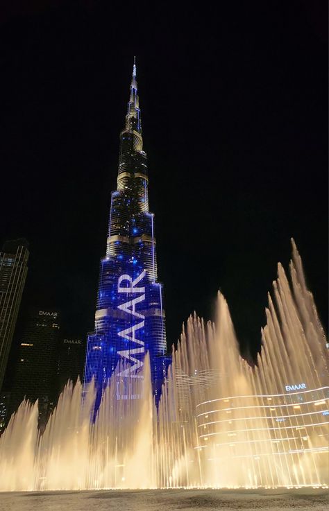 The front view of the Burj Khalifa Burj Khalifa Photography, The Burj Khalifa, Dubai Vacation, Dubai Aesthetic, Travel Picture Ideas, Dubai City, Dubai Life, Dark Feminine Aesthetic, City Vibe