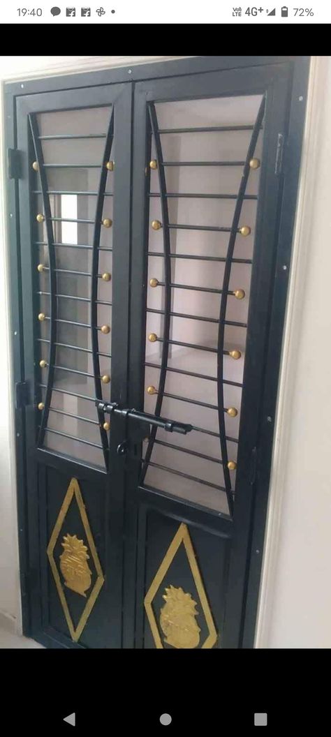 Main Door Grill Gate Design, Main Door Iron Grill Design, Sefty Door Design Entrance Metal, Grill Gate For Main Door, Safty Door Design Iron, Sefty Door Design Modern Iron, Safety Grill Gate Design For Main Door, Safety Gate For Main Door, Grill Door Design Front Entry Indian