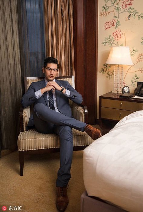 Men Styl, Interview Outfit Men, Godfrey Gao, Asian Male Model, Man Suits, Circle Logo Design, Handsome Asian Men, Chinese Man, Dear Future Husband