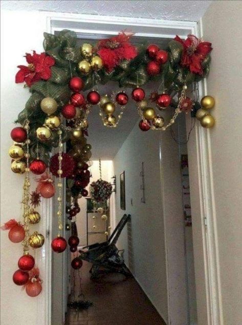 Stunning christmas decoration ideas in 2018 03 Christmas Arch, Christmas Swags, Navidad Christmas, Christmas Is Coming, Christmas Door, Gold Christmas, Christmas Deco, Christmas Garland, Rustic Christmas