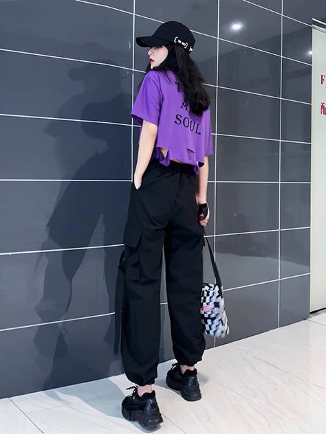 Hiphop Outfit Women Street Style, Dope Fashion Outfits, Techwear Women, Girls Bed, Outfit Kpop, Chinese Fashion Street, Street Clothes, Cute Dress Outfits, Outfit Vintage