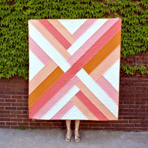 Maypole Quilt, Baby Quilts To Make, Suzy Quilts, Quilt Pattern Download, Solid Quilt, Quilt Modernen, Motif Simple, Cute Quilts, Quilt Baby