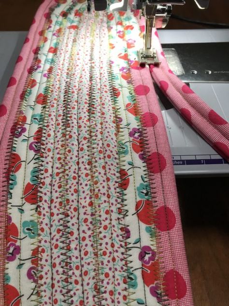 Quilted Rugs Floor, Jellyroll Rugs Instructions, Jelly Roll Rugs How To Make A, Jelly Roll Rug Tutorial, Jelly Roll Rugs, Colchas Country, Jelly Roll Rug, Jelly Roll Projects, Homemade Rugs