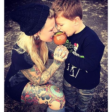 @tattooed_icandy no Instagram: “Be sure to check out IG's top page for tattooed parents  @inkt.parents M @kenzylee503” Tattooed Parents, Tattooed Couples Photography, Mom With Tattoos, Tattooed Mom, Tattoos Aesthetic, Parent Tattoos, Mom Aesthetic, Tattoo People, Tattooed Women