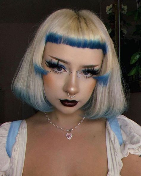 platinum hair with blue dyed tips on short hime cut @sirraccarris (tiktok) Blue Dyed Tips, Short Hime Cut, Blonde Hair With Blue Tips, Blue Tips Hair, Dyed Tips, Hair Dye Tips, Pink Blonde Hair, Eye Makeup Styles, Blue Tips