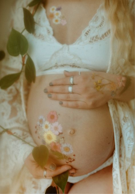 Floral Maternity Shoot, Vintage Maternity Photos, Baby Bump Pictures, Bump Pictures, Vintage Maternity, Pregnancy Pictures, Maternity Shoot, Maternity Photos, Newborn Photo