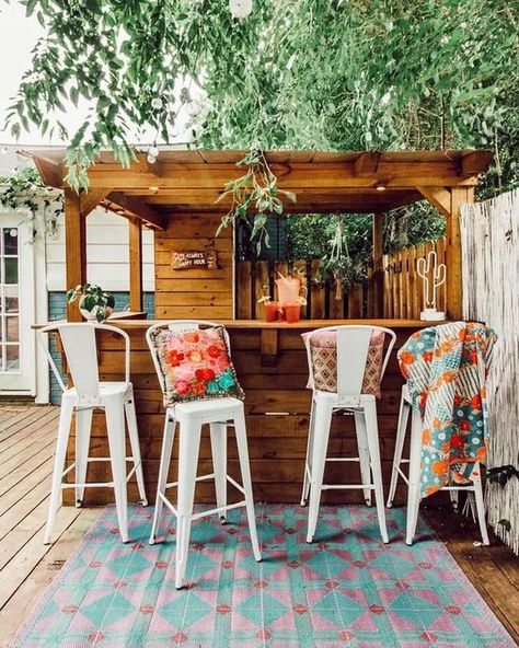 20 Backyard Bar Ideas That’ll Keep You Refreshed All Summer Long | Hunker Hawaii Bar Ideas, Poolside Tiki Bar Ideas, Outdoor Bar On Deck, Poolside Bar Ideas, Backyard Patio Bar, Backyard Bar Ideas, Tiki Backyard, Backyard Tiki Bar, Tikki Bar