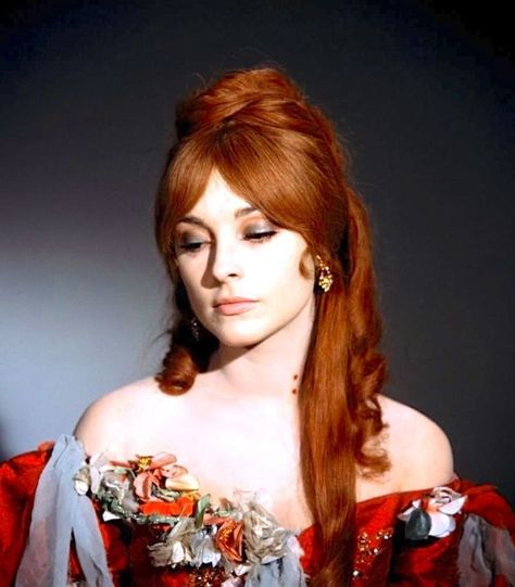 20 Beautiful Photos of Sharon Tate During Filming ‘The Fearless Vampire Killers’ (1967) ~ Vintage Everyday The Fearless Vampire Killers, Fearless Vampire Killers, Red Hair Inspo, Roman Polanski, Sharon Tate, Vintage Hairstyles, Vintage Beauty, Old Hollywood, Redheads