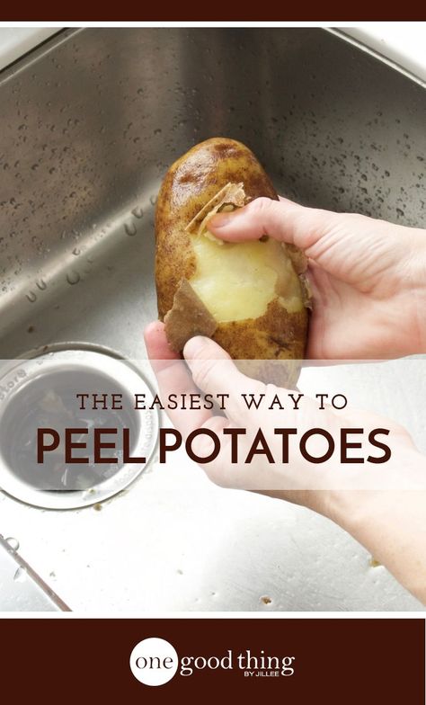 This Is The Absolute Easiest Way To Peel Potatoes - One Good Thing by Jillee How To Peel Peaches, Cooking For A Group, One Good Thing By Jillee, Making Mashed Potatoes, Cooking Hacks, How To Cook Potatoes, Peeling Potatoes, Homemade Jam, Boiled Potatoes