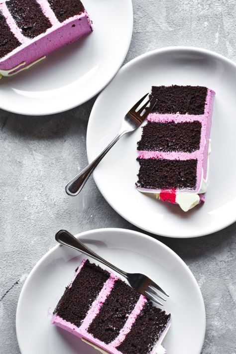 Chocolate Berry Cake, Berry Buttercream, Castella Cake Recipe, Berry Cake Recipe, Baking Journal, Layer Cake Recipes, Berry Jam, Berry Cake, Tasty Chocolate Cake