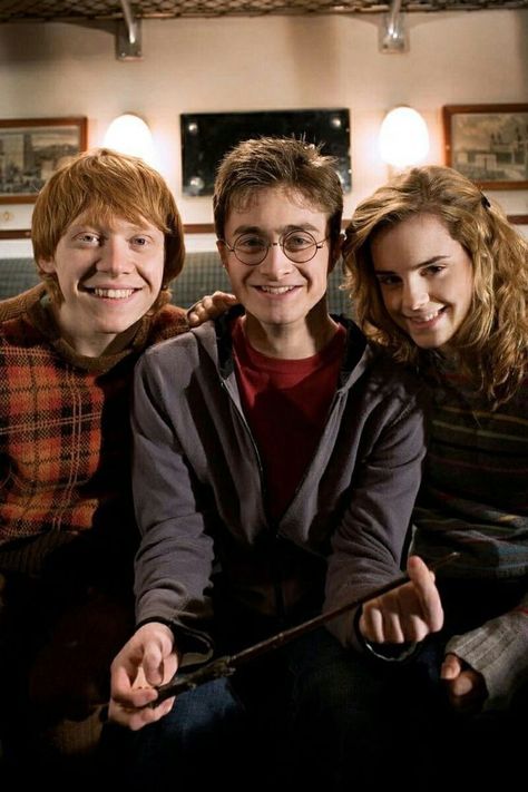 Harry Potter Trio, The Golden Trio, Harry Potter Ron And Hermione, Ron Hermione, Harry Potter Background, Harry And Hermione, Cute Harry Potter, Harry Potter Ron, Harry Potter Icons