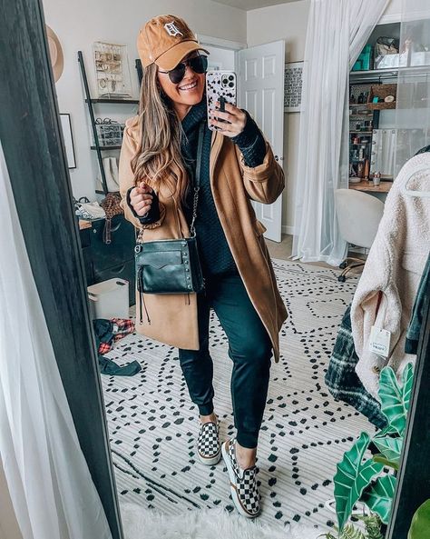 Outfit With Platform Shoes, Slip On Platform Vans, Platform Vans Outfit, Midsize Winter, Plus Size Athleisure Outfits, Slip On Outfit, Platform Sneakers Outfit, Platform Vans, Midsize Outfits