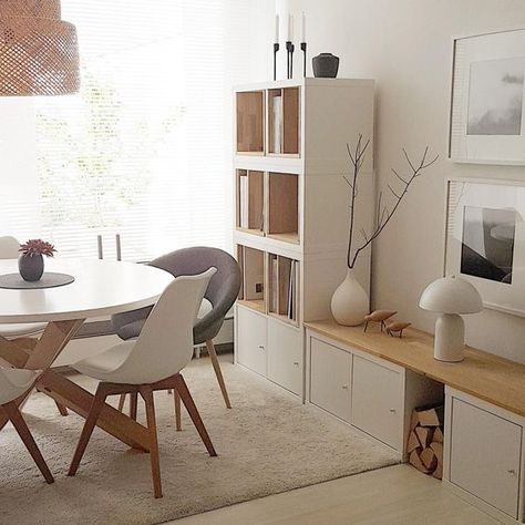 Kallax Styling, Ikea Desk Hack, Ikea Inspiration, Hacks Ikea, Decor Ikea, Kallax Ikea, Quirky Home Decor, Scandinavian Living, Furniture Hacks