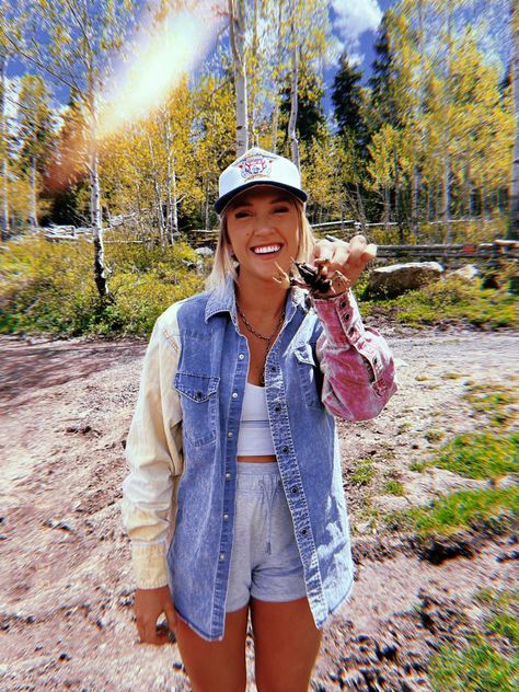 Colorado Inspo Outfits, Outfits For Montana, Coastal Cowgirl Style, Wisconsin Outfits, Wyoming Outfit, Colorado Outfit Summer, Colorado Aesthetic Outfits, Montana Fits, 2025 Rebrand