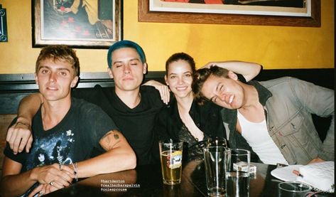 Dylan Sprouse And Barbara Palvin, Cole Sprouse And Lili Reinhart, Sprouse Twins, Cole Spouse, Dylan Sprouse, Lili Reinhart, Bff Pictures, Cole Sprouse, Barbara Palvin