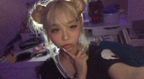 Space Buns And Bangs, Japanese Space Buns, Blonde Space Buns, Toga Hairstyles, Anime Space Buns, Toga Himiko Hairstyle Tutorial, Toga Pfp Aesthetic, Space Buns Aesthetic, Blonde Space Buns Aesthetic