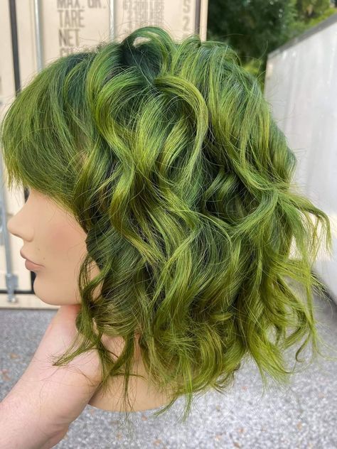 Olives moss colored hair Olive Hair, Hair Shade, Green Hair Dye, Verde Jade, Mossy Green, Pretty Hair Color, Hair Shades, Colored Hair, Hair Dye Colors