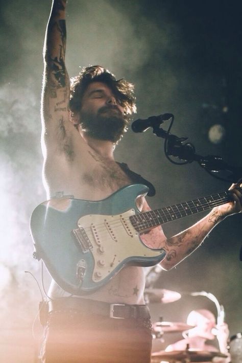 Simon Neil of Biffy Clyro Simon Neil, 90s Music Artists, Biffy Clyro, Epic Mickey, Dear Baby, Tongue Tie, Beard Tattoo, Modge Podge, 90s Music