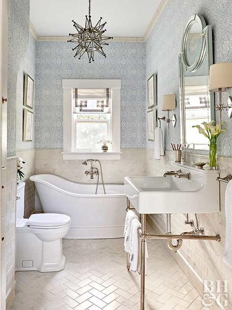 Gather some inspiration for your own bathroom makeover with these traditional bathroom design ideas. Beautiful Tubs, Traditional Bathroom Decor, Traditional Bathroom Designs, Traditional Bathrooms, Modern French, Shabby Chic Bathroom, White Bath, Chic Bathrooms, Bathroom Renos